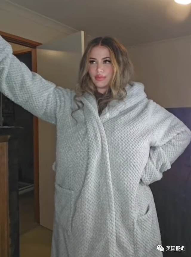 澳洲网红患上“巨乳症”,一年胸围暴涨6个罩杯!被压到喘不过气