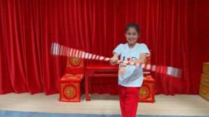 中法混血美女(这位中法混血女孩 点燃“国粹”京剧新火花)