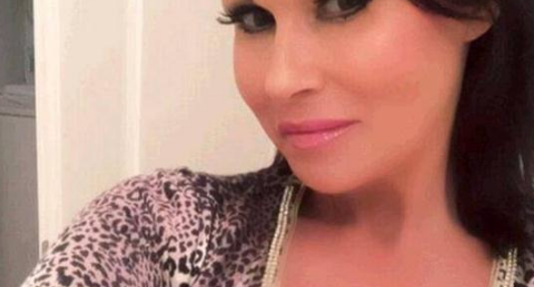 美国63岁大妈,为得到23男友的欢心,花费50万整容成少女