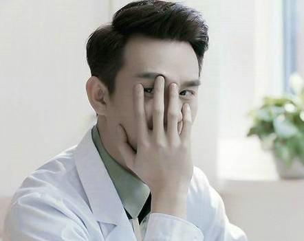 明星身上最有特点的部位,范冰冰的桃花唇美出新高度