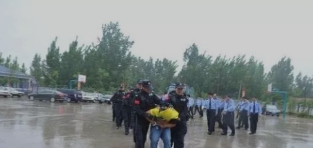 真实故事:4人入室抢劫新婚夫妻,侮辱新娘长达8小时,后来如何?