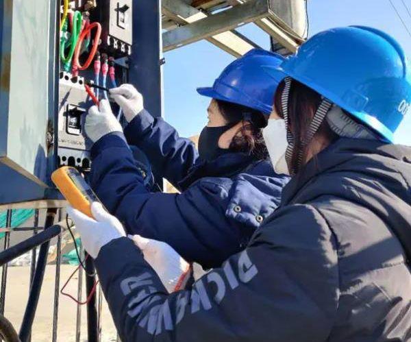 铿锵玫瑰“保电”别样红