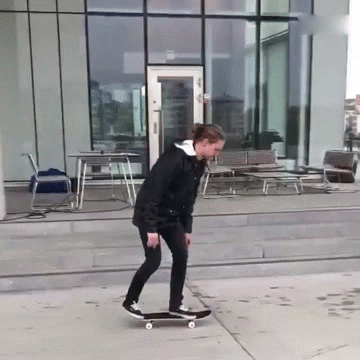 这通宵没白开啊,我能看美女打游戏一晚上