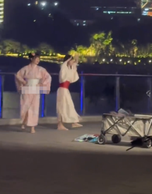 骂都骂不醒!重庆两女子穿和服跳舞被围堵,疑为满足榜一大哥要求