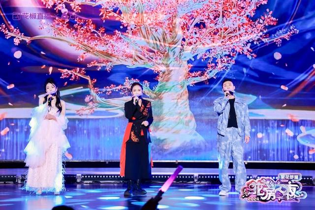 “繁花梦耀”花房之夜年度盛典圆满收官,高光闪耀载梦前行!