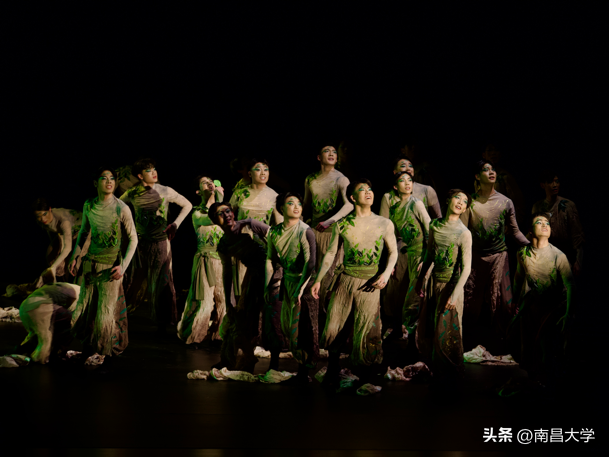 这支舞掀起了最炫民族风!