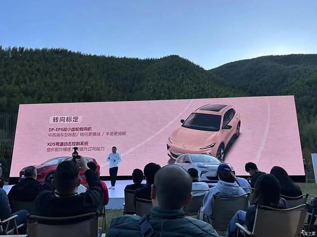 MG ES5 一口价10.39万起!大屏、360全景影像,颤抖吧比亚迪元PLUS