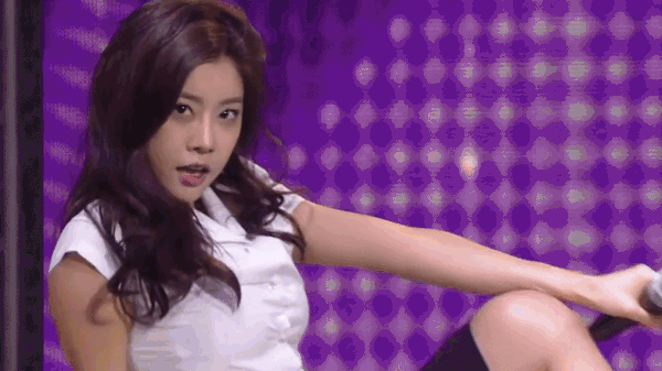 这通宵没白开啊,我能看美女打游戏一晚上