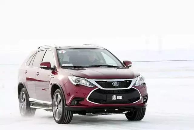 这车25万,能烧水做饭,扭矩达820牛米,三百万揽胜也要认怂