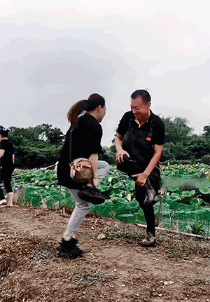 这通宵没白开啊,我能看美女打游戏一晚上