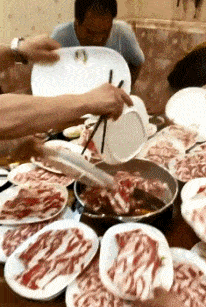 这通宵没白开啊,我能看美女打游戏一晚上