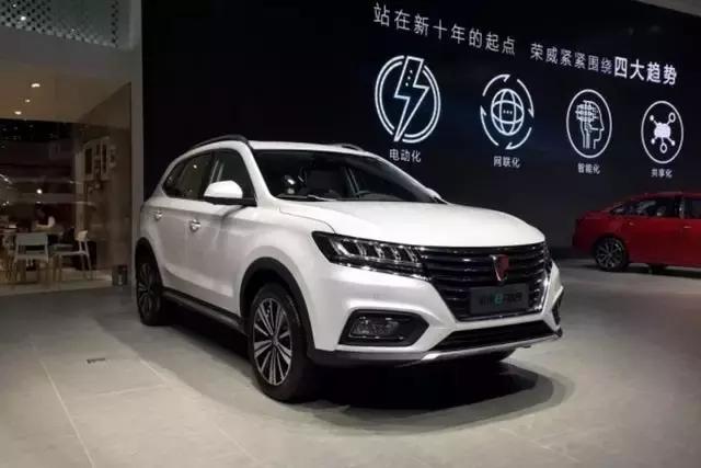 这车25万,能烧水做饭,扭矩达820牛米,三百万揽胜也要认怂