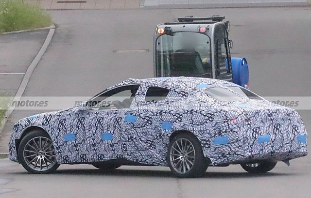 全新奔驰S级双门轿跑车曝光,AMG和迈巴赫都有,挑战宾利欧陆GT