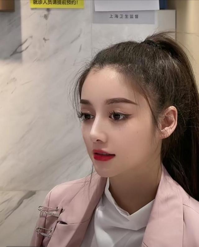 女网红撞脸热巴,被赞比本尊还美,网红圈为热度都在碰瓷明星?