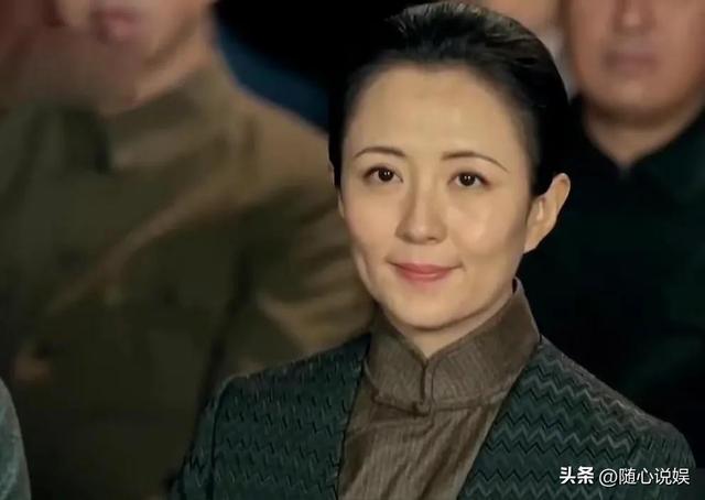 演过“宋庆龄”的16位女星，谁像国母本尊再现，谁赶鸭子上架？
