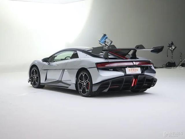 仰望U9首台车下线了!四电机+云辇-X,比亚迪百万超跑将交付......