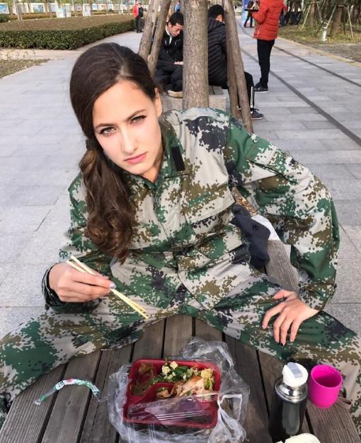 过年看《囧妈》，带火一位180cm+的乌克兰90后美女