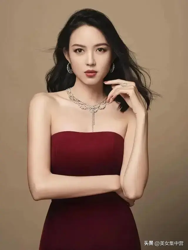 世界小姐张梓琳:人间极品、性感尤物再现,谁能顶住这熟成魅力?