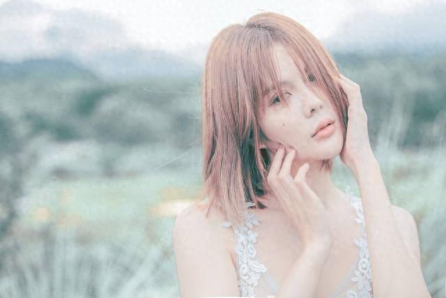 街拍美女夏季清凉美女性感美女写真照片