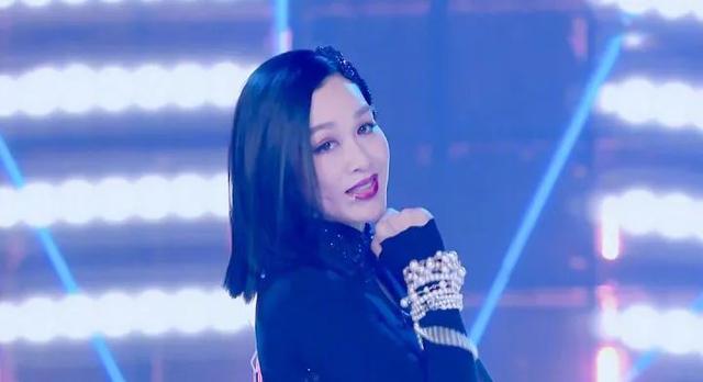 性感女神有很多,她是很高级的那种