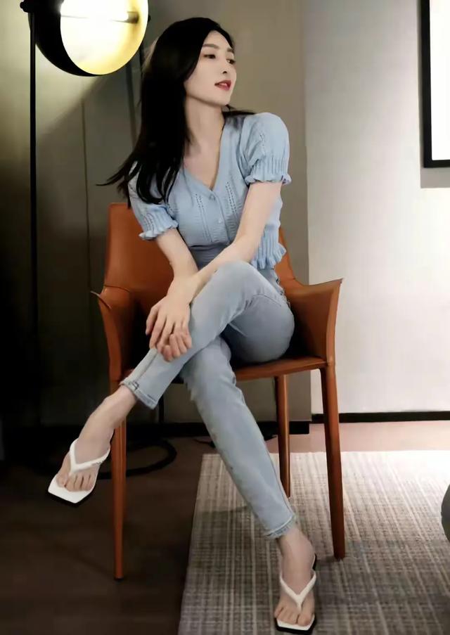 江疏影，牛仔裤人字拖，姐姐好美