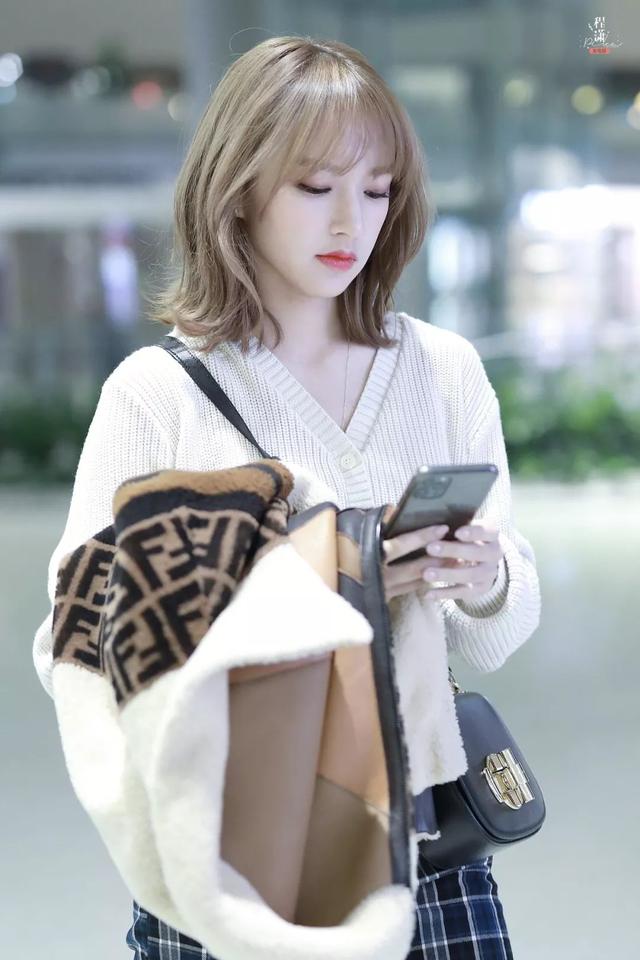 这个98年生的大胸萝莉,当过蔡徐坤导师,和王一博跳过舞:这是妖精转世吧