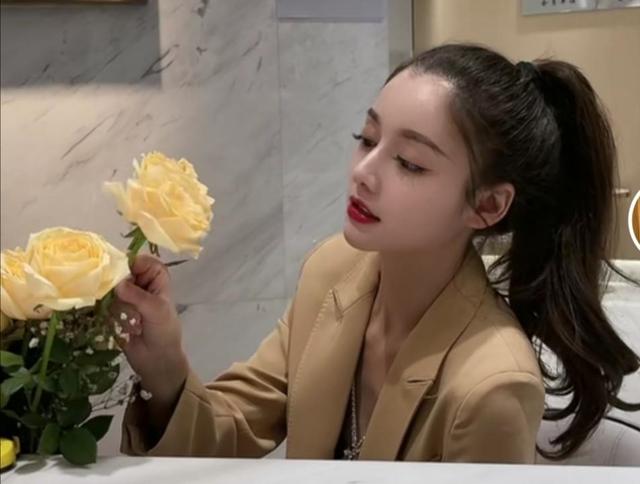 女网红撞脸热巴,被赞比本尊还美,网红圈为热度都在碰瓷明星?