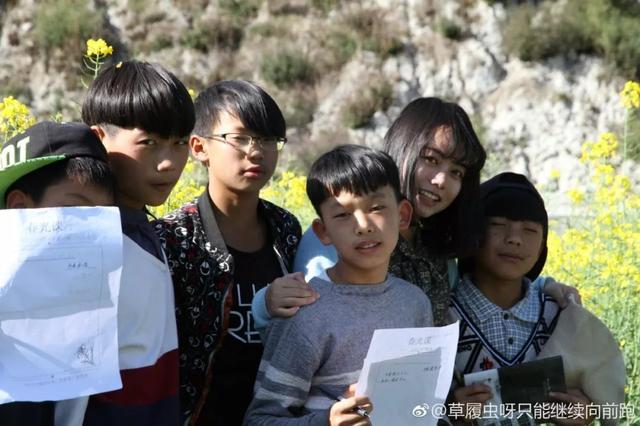 90后硬核美女学霸,山里“蹲”4年教5万多孩子写诗…