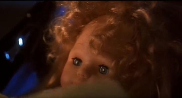 短裙美女好奇查看婴儿车却被残忍断肢,尺寸有点大《赤足惊魂》