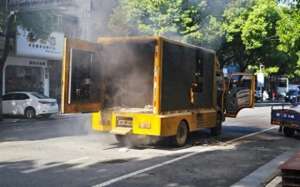 汽车莫名其妙报警(“噌”的一下起火机动车未定期保养引自燃 车主：还没买保险……)