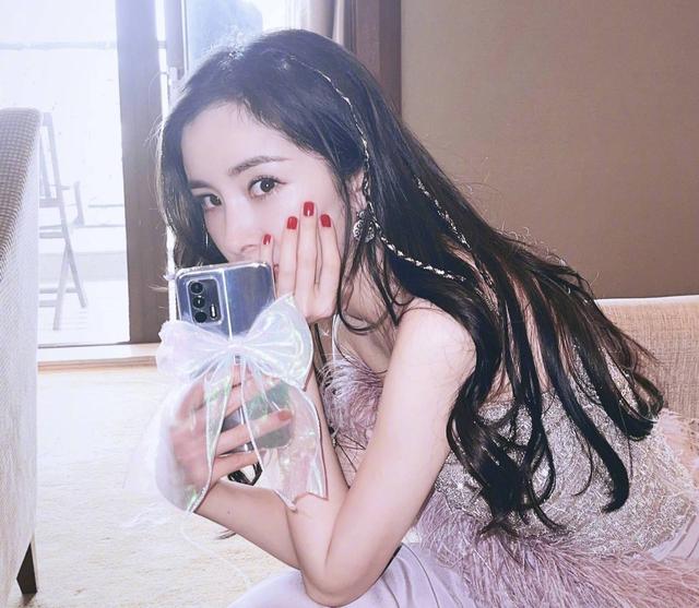 女网红撞脸热巴,被赞比本尊还美,网红圈为热度都在碰瓷明星?