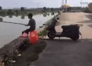 美女,我想知道你是怎么躺进去的