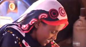 田地美女照(非洲大美女：已经有了五个孩子，但还是全村男人的梦中情人)