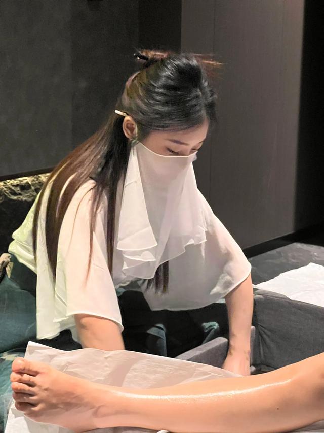 采耳店内幕:女技师的轻柔式按摩,别有洞天