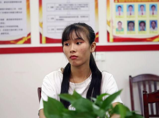 【征兵】融安两名美女新兵开始政审,大家认识吗?