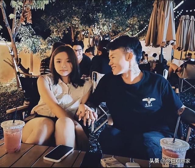 14岁满脸纹身，被无良师傅练手，找不到工作，如今怎么样了？