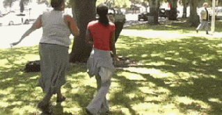 美女,我想知道你是怎么躺进去的