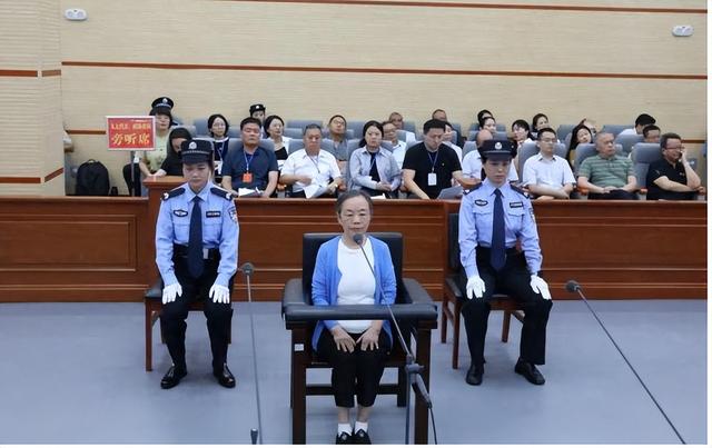 69岁女厅官胡世莲 涉权色交易!风光背后的贪腐丑闻曝光