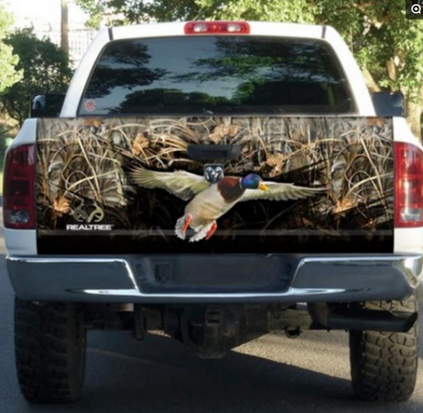 盘点在国外,皮卡的后车厢贴上了3D贴纸,栩栩如生,很逼真