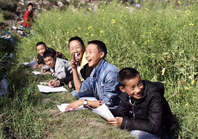 90后硬核美女学霸,山里“蹲”4年教5万多孩子写诗…