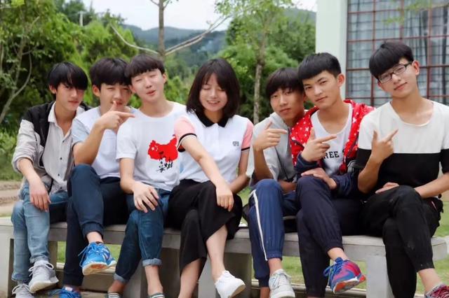 90后硬核美女学霸,山里“蹲”4年教5万多孩子写诗…