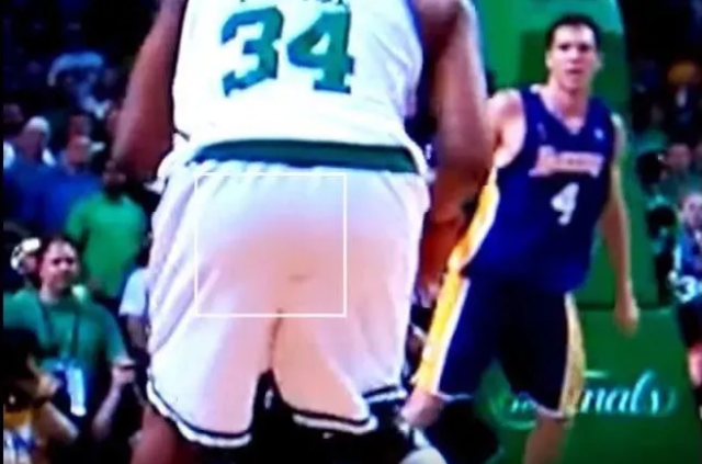 联盟球星比赛时,若内急会怎么办?皮尔斯没有憋住!