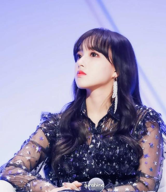 这个98年生的大胸萝莉,当过蔡徐坤导师,和王一博跳过舞:这是妖精转世吧