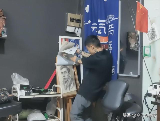 14岁满脸纹身，被无良师傅练手，找不到工作，如今怎么样了？