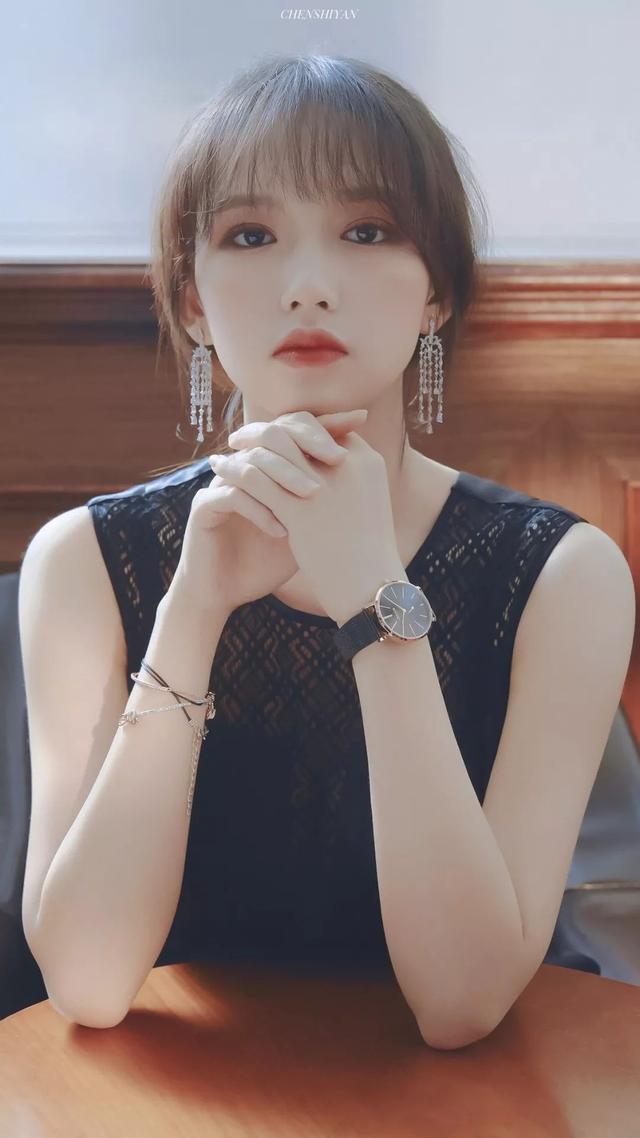 这个98年生的大胸萝莉,当过蔡徐坤导师,和王一博跳过舞:这是妖精转世吧