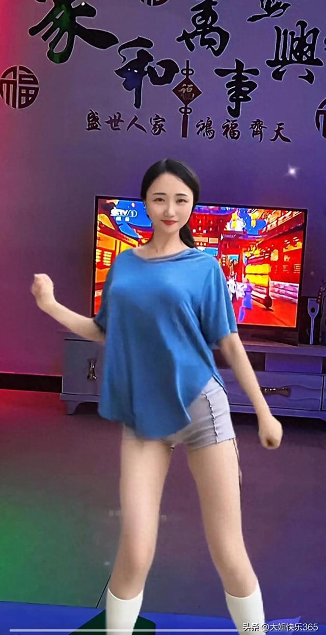 火爆抖音的摇太阳舞蹈,美女的身材也太美了