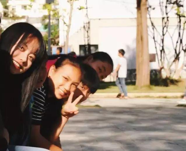 90后硬核美女学霸,山里“蹲”4年教5万多孩子写诗…