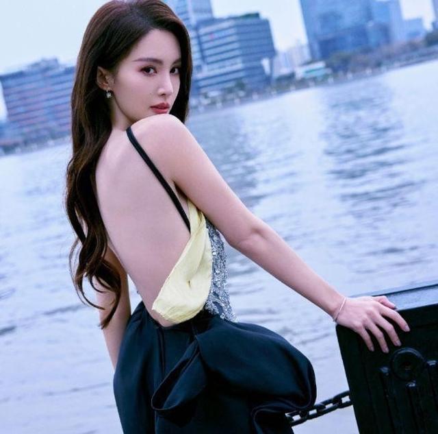 金晨胸围神秘暴增 网友PS技艺惊人 一夜爆红引热议