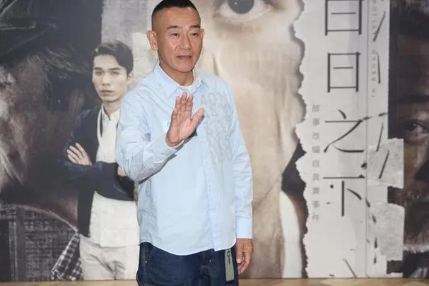 林保怡遭同性强吻引热议，性取向成谜单身至今！