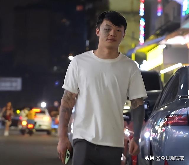 14岁满脸纹身，被无良师傅练手，找不到工作，如今怎么样了？